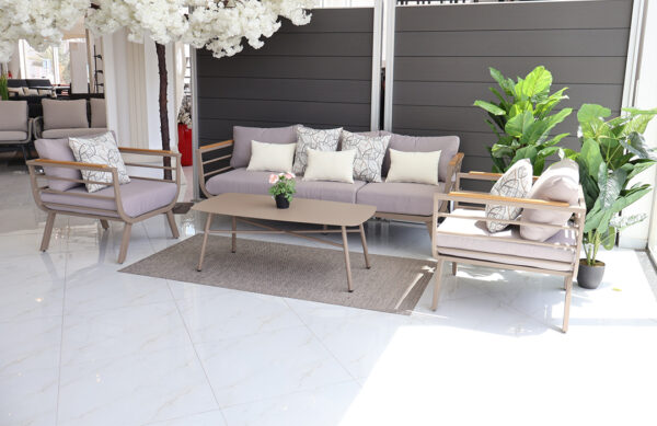Everly - Image 2